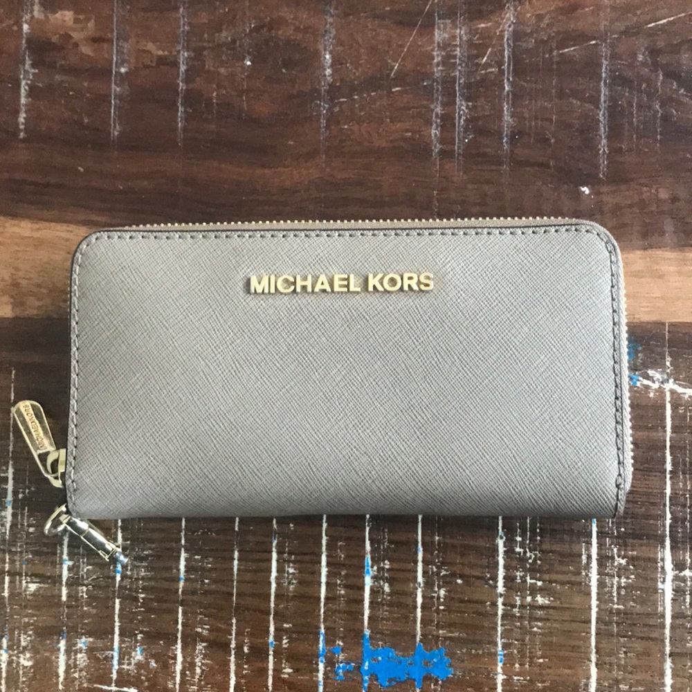 Micheal Kors wristlet wallet - dark dune